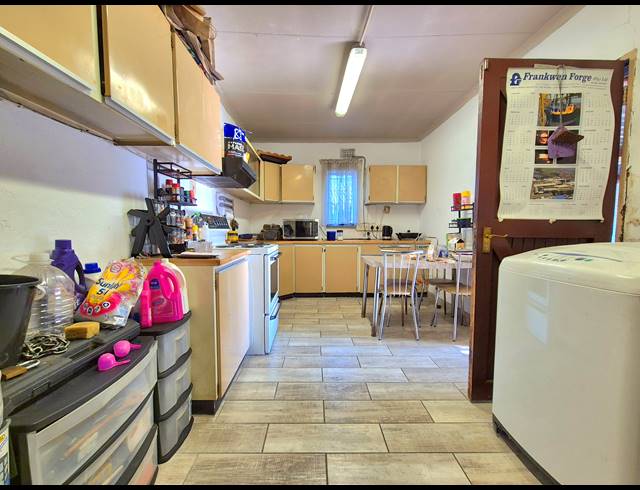 4 BEDROOM FREEHOLD FOR SALE IN VAN DYK PARK